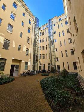 Innenhof - 1 Zimmer Etagenwohnung zum Kaufen in Berlin