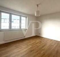 Frisch renovierte 4-Zimmer Wohnung in zentraler Lage von Aachen - WG geeignet