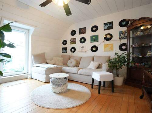 Bild 2 - 8 Zimmer Einfamilienhaus zum Kaufen in St. Ingbert