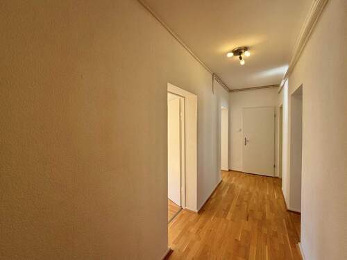 Flur - Etagenwohnung mit 60,50 m&sup2; in Offenbach zum Kaufen