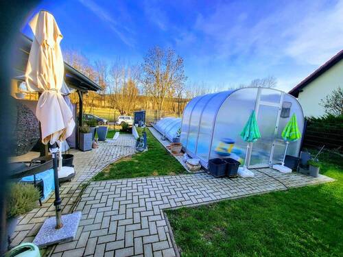 Pool - Leben wie im Urlaub: Freistehendes Traumhaus mit Pool, Gartenparadies und Doppelgarage