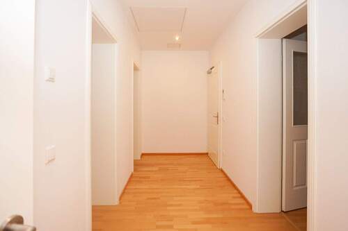 Flur - 4 Zimmer Etagenwohnung in Dresden