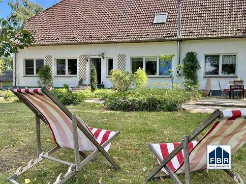 Genießen - Modernisiertes Zweifamilienhaus auf einem großzügigen Areal in Goldenstädt