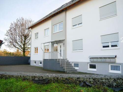 Haus Vorderansicht - 4 Zimmer Etagenwohnung zum Kaufen in Lahr/Schwarzwald