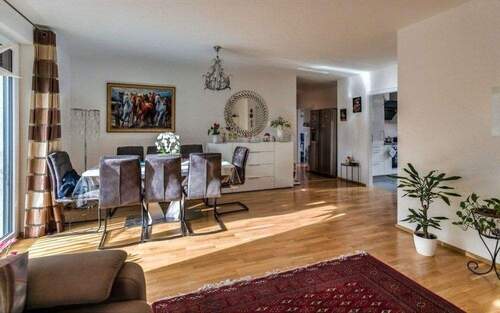 Wohnzimmer - 3 Zimmer Etagenwohnung zum Kaufen in Frankfurt