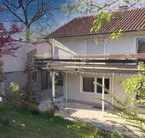 Zweifamilienhaus mit Einliegerwohnung oder großes Baugrundstück in Gerlingen.