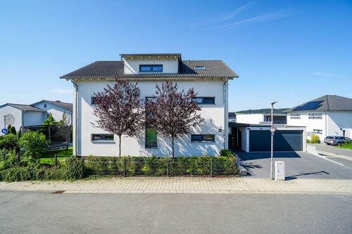Hausansicht von Nordosten - 7 Zimmer Einfamilienhaus in Rimbach