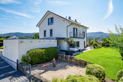 Neuwertiges Haus in traumhafter Lage - 