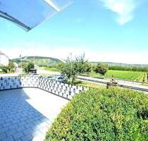 Großzügiges Haus mit 3 Wohneinheiten, Garten, Garagen, unterkellert und Weitblick - Ensch