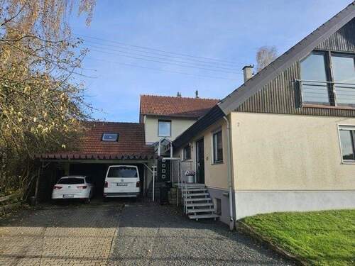 Zufahrt zu den beiden Häusern - 5 Zimmer Etagenwohnung zum Kaufen in Babenhausen