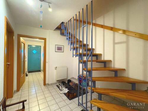 Treppenaufgang UG - Reihenmittelhaus mit 150,00 m&sup2; in Stuttgart zum Kaufen