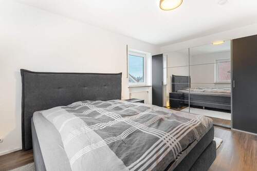 Schlafzimmer (OG) - 