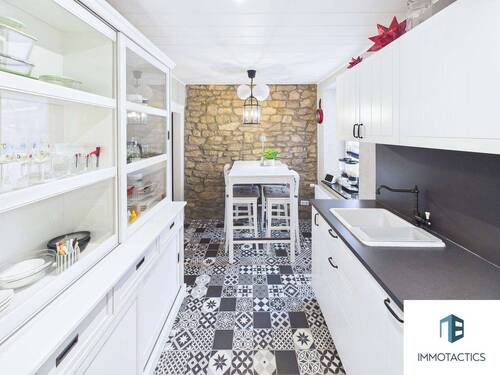 Küche EG - Reihenmittelhaus mit Terrasse, Garten, Keller und historischem Detail in Siefersheim