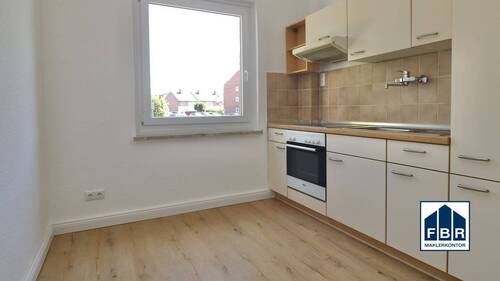 Küche mit Einbauküche - 