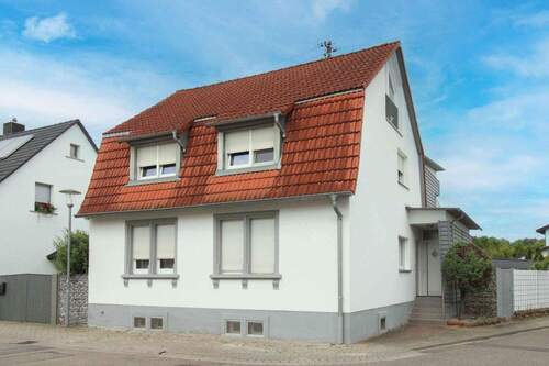 Außenansicht - 7 Zimmer Mehrfamilienhaus, Wohnhaus zum Kaufen in Graben-Neudorf