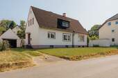 Garageneinfahrt Altbau - 8 Zimmer Mehrfamilienhaus, Wohnhaus in Bergisch Gladbach