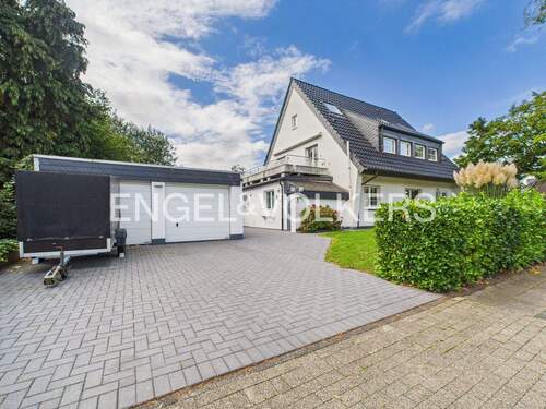 Familienhaus mit ausreichend Parkmöglichkeiten - Großzügiges Mehrgenerationenhaus am Krefelder Stadtwald mit viel Platz