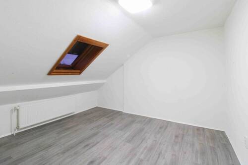 Schlafzimmer II DG - 6 Zimmer Reihenmittelhaus zum Kaufen in Springe