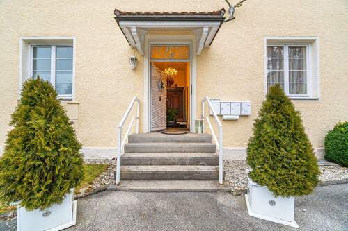 Hauseingang - 4 Zimmer Etagenwohnung zur Miete in Seeshaupt