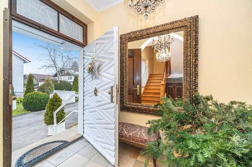 wunderschönes Entrée - 4 Zimmer Etagenwohnung in Seeshaupt