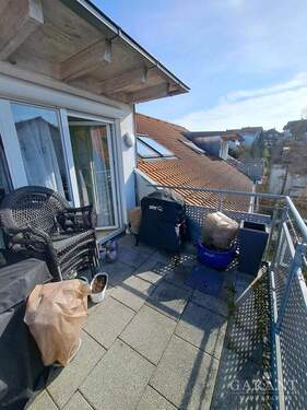 Dachbalkon - Moderne Dachgeschoss-Wohnung mit Balkon - Ortsrandlage