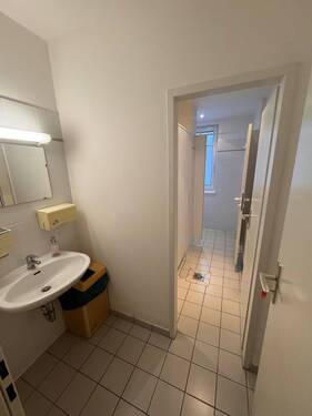 Kunden - WC mit 2 separaten Toiletten - 