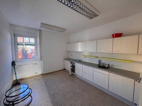 Küche mit Einbauküche - 