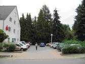 Parkplatz - 1 Zimmer Mehrfamilienhaus, Wohnhaus in Bergen