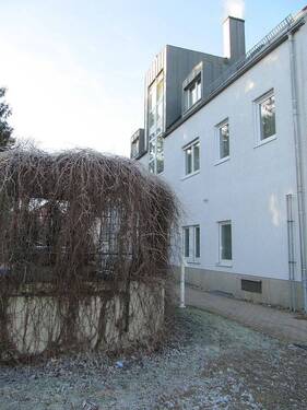 Außenansicht Gebäuderückseite - Mehrfamilienhaus, Wohnhaus mit 286,80 m&sup2; in Bergen zum Kaufen
