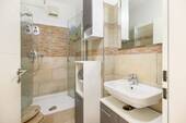 Badezimmer mit Dusche - 