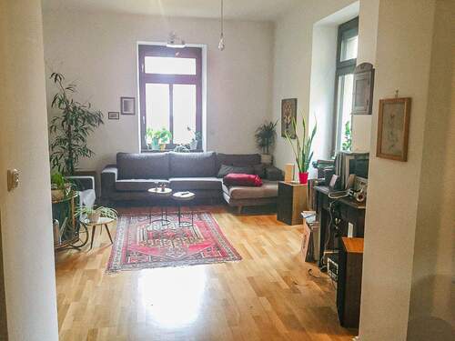 Blick in das Wohnzimmer - Etagenwohnung mit 83,00 m² in Würzburg zum Kaufen