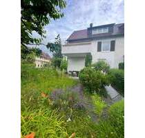 Großzügiges 1-2-Fhs. mit 2 großen Garagen und schönem Garten in guter Lage von Stuttgart-Luginsland