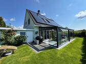 Außenansicht - Modernes freistehendes Einfamilienhaus mit exklusivem Glas-Wintergarten, Smart-Home und hochwertiger Ausstattung