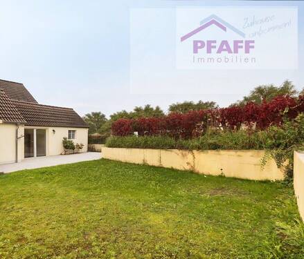 Garten Terrasse - Zuhause ankommen! 2025 modernisierte 4 Zi.-Wohnung in Gailingen mit Garage und schönem Garten