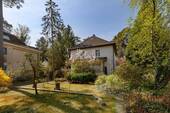 Garten / Fassade - Viel Raum für Ideen - Sanierungsbedürftiges Ein-Zweifamilienhaus mit großem Grundstück in Frohnau