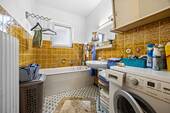 Bad mit Wanne im Erdgeschoss - 