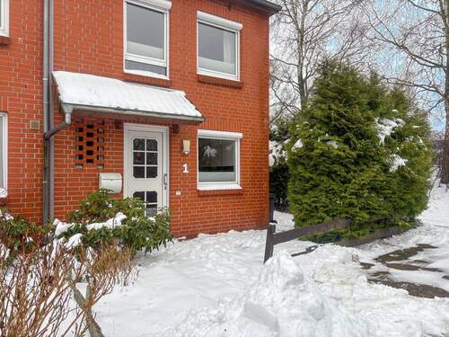 Hauseingang im Winter - 5 Zimmer Reihenendhaus in Bremen