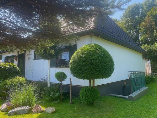 Haus mit Kellerabgang.jpg - 