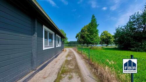 Zufahrt Ferienobjekte - Mehrfamilienhaus, Wohnhaus mit 116,70 m² in Langenhagen / Techentin zum Kaufen