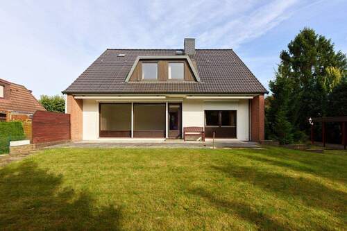 Bild 1 - Großzügiges Einfamilienhaus mit Vollkeller und Garage in fantastischer Lage von Hamburg-Bramfeld