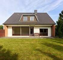 Großzügiges Einfamilienhaus mit Vollkeller und Garage in fantastischer Lage von Hamburg-Bramfeld - Hamburg Bramfeld