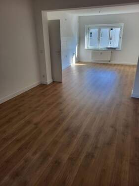 Küche und Wohnzimmer.jpg - Etagenwohnung mit 51,70 m&sup2; in Altenburg zur Miete