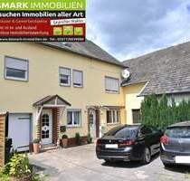 Wohnhaus mit schönen Zimmern sowie Garage und Nebengebäude - Plein