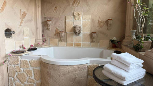 Whirlpool und Massageraum - 