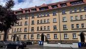 seitliche Straßenansicht - 2 Zimmer Etagenwohnung zum Kaufen in Plauen