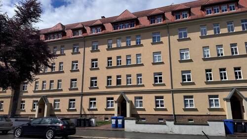 seitliche Straßenansicht - 2 Zimmer Etagenwohnung zum Kaufen in Plauen