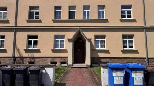 Hauseingang - Etagenwohnung mit 51,30 m&sup2; in Plauen zum Kaufen