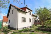 seitliche Hausansicht vom Gartenbereich - 8 Zimmer Mehrfamilienhaus, Wohnhaus zum Kaufen in Freital