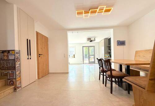 offener Wohn/Essbereich - 6 Zimmer Mehrfamilienhaus, Wohnhaus zum Kaufen in Günzburg