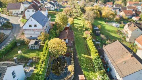 Garten mit Teich und Gartenhaus - Einfamilienhaus mit 405,00 m² in Contwig zum Kaufen